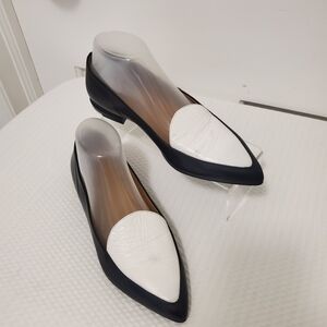 Everlane 2 Tone Black & White Pointed Leather Flat Loafers Size 8
